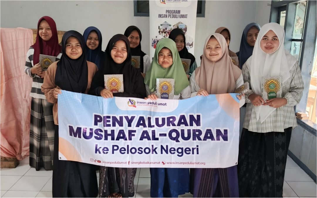 Mushaf Al-Qur’an & Makan Bergizi untuk Santri Pondok Pesantren Daarul Ulum, Ciamis